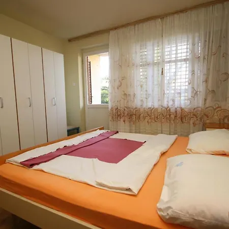 Penzion Triple Starigrad 6637a 3*