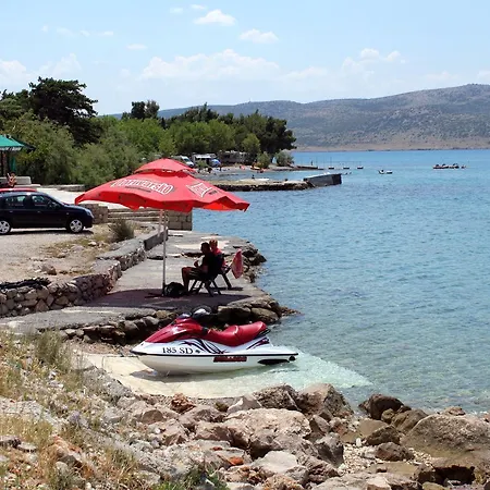 Triple Starigrad 6637a