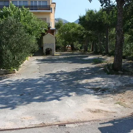Triple Starigrad 6637a Gostinjska kuća Starigrad Paklenica